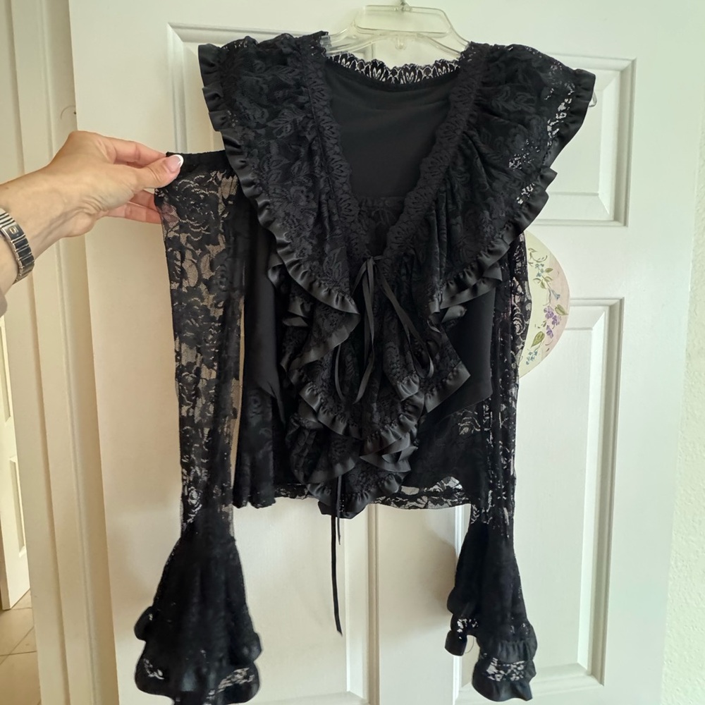 Elegant Black Ruffle Blouse - Picture 4 of 7